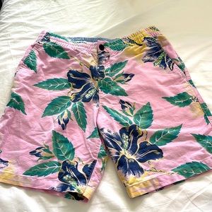 Good condition. Perfect for any coastal vacation or on days you wish you were..